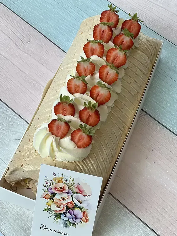 Меренговый рулет с клубникой и персиком — MaryBerry