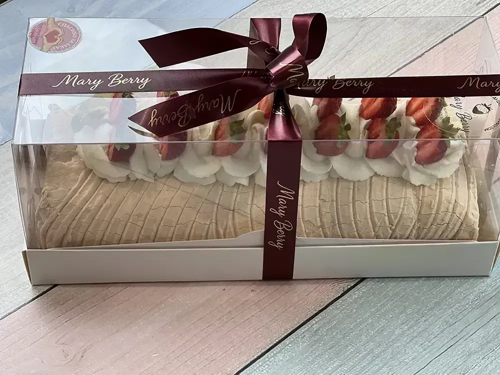 Меренговый рулет с клубникой и персиком — MaryBerry