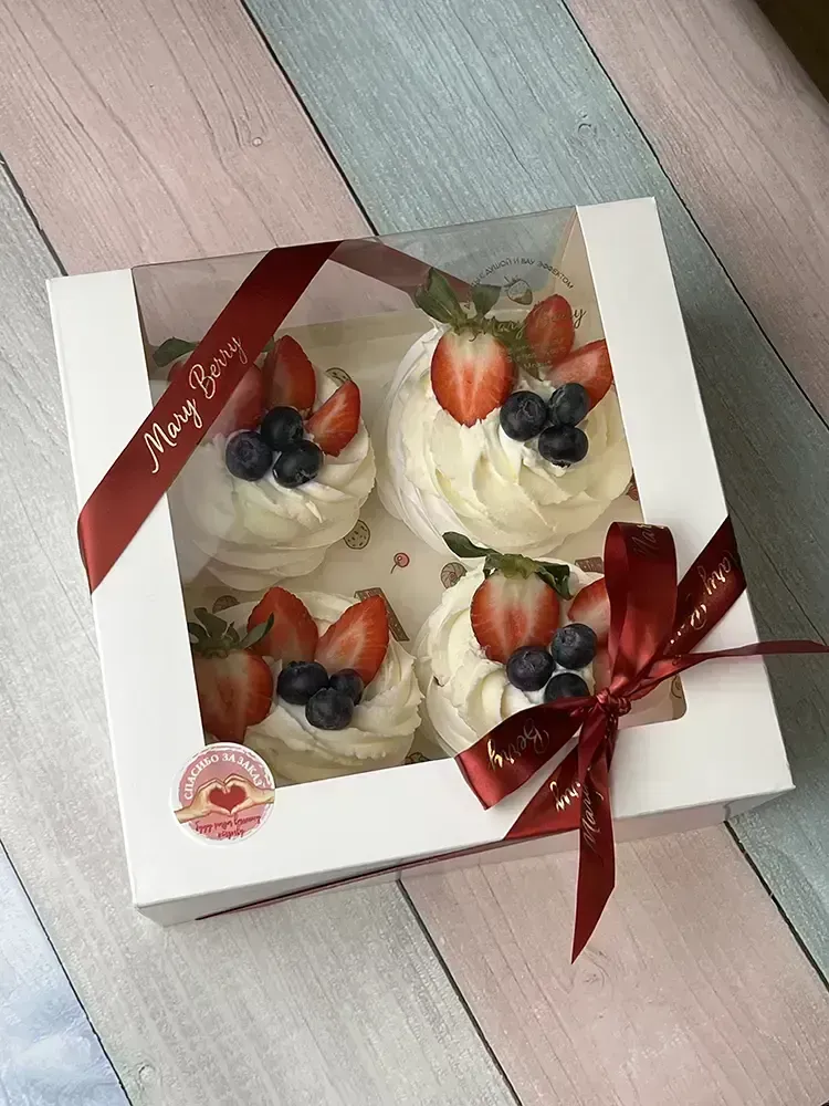 Пирожные «Павлова» с клубникой и голубикой — набор 4 шт. MaryBerry
