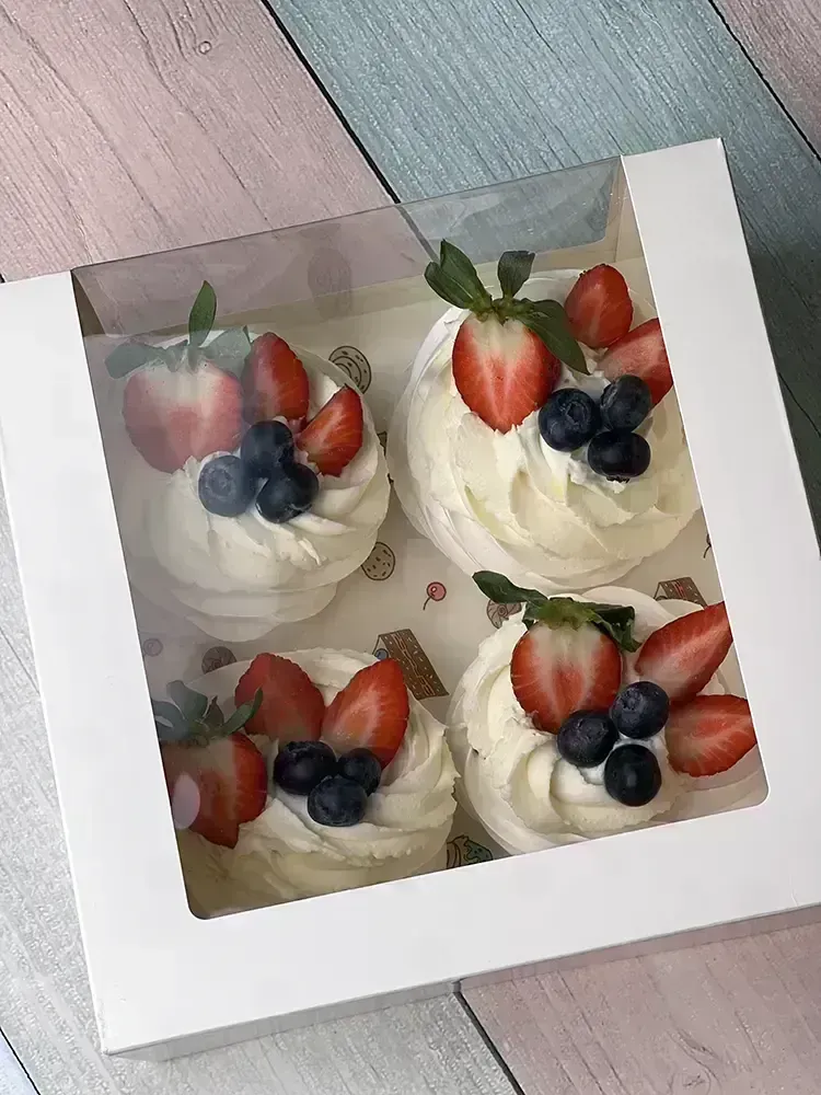 Пирожные «Павлова» с клубникой и голубикой — набор 4 шт. MaryBerry