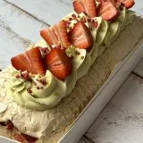 Меренговый рулет с фисташкой и малиной — MaryBerry