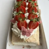 Меренговый рулет с клубникой и персиком — MaryBerry