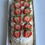 Меренговый рулет с клубникой и персиком — MaryBerry