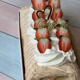Меренговый рулет с клубникой и персиком — MaryBerry