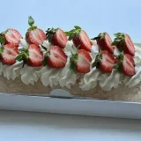 Меренговый рулет с клубникой и персиком — MaryBerry